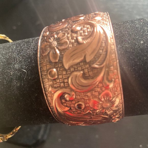 Etched/carved rose gold bangle - vintage looking - Picture 1 of 3